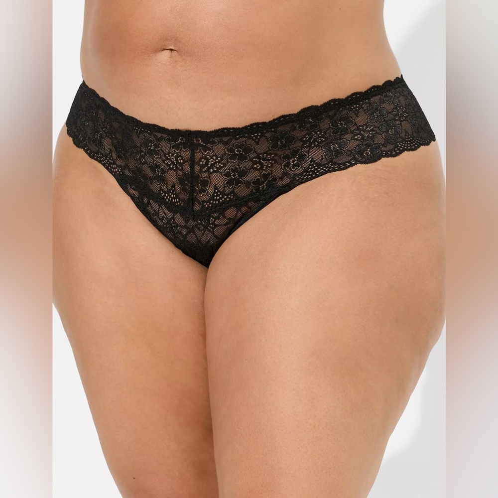 NWT Torrid Stretch Lace Mid-Rise Thongs